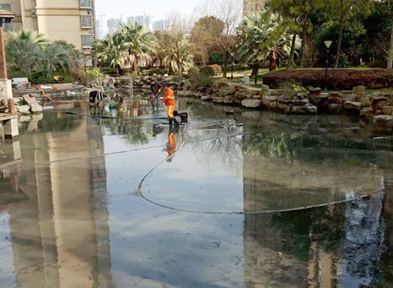 盈江景观池淤泥清理